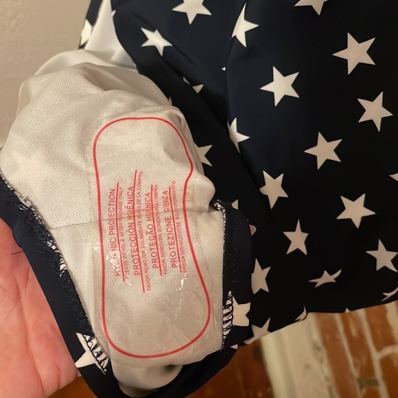 HOT TOPIC - Her Universe DC Comics Wonder Woman Swimsuit Plus Size - Picture 7 of 10